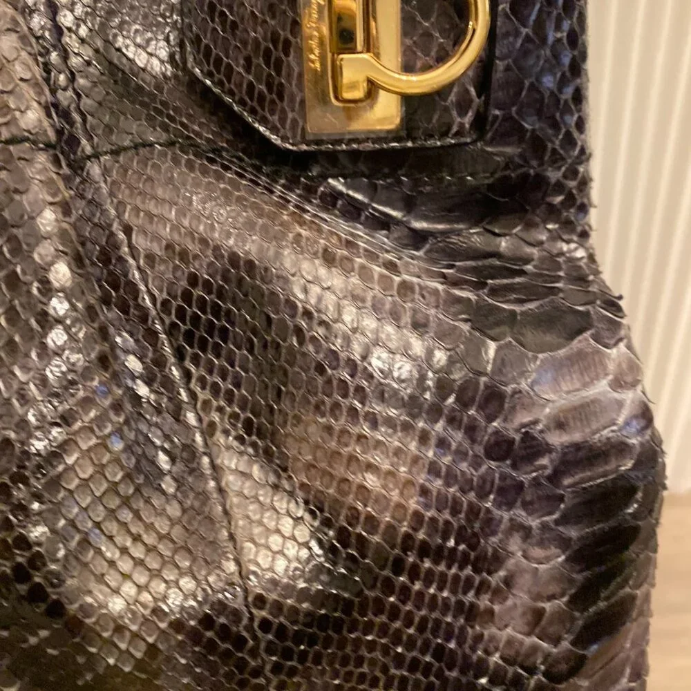 Ferragamo Python Soft-Bag - Picture 6 of 16